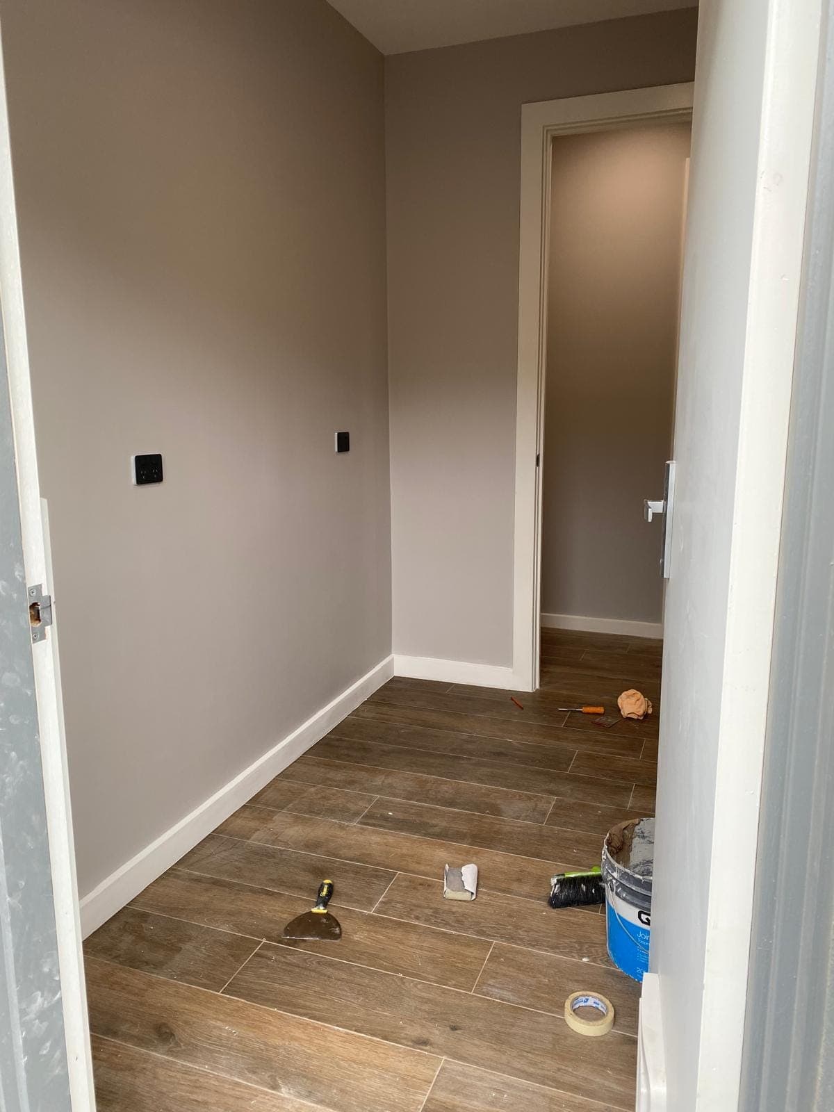 Renovation photo: freshly painted wall in neutral colour